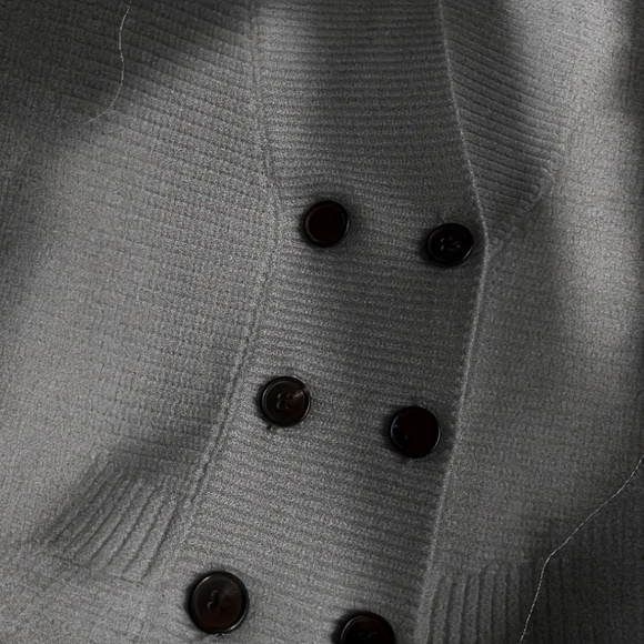 Stunning V-Neck Cardigan - Picture 3 of 7